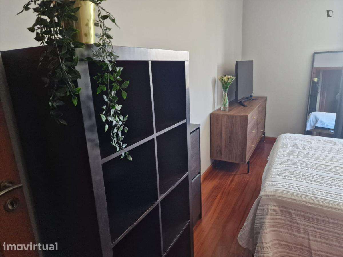 Quarto - localizado em Aveiro - Grande imagem: 3/21