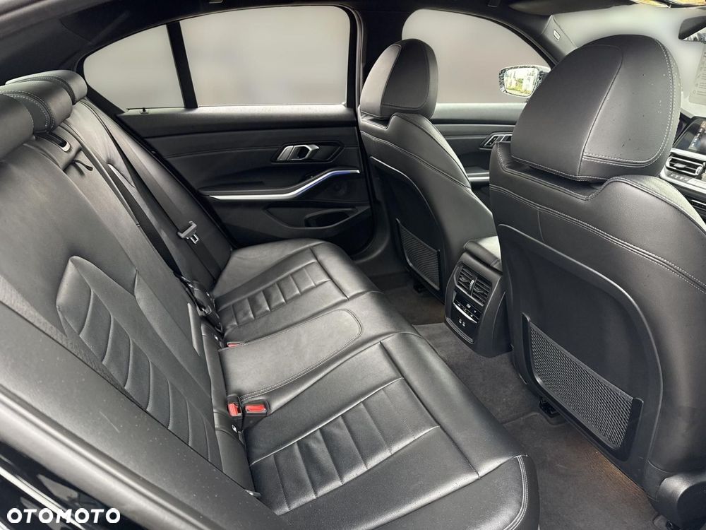 BMW Seria 3 318i Sport Line - 15