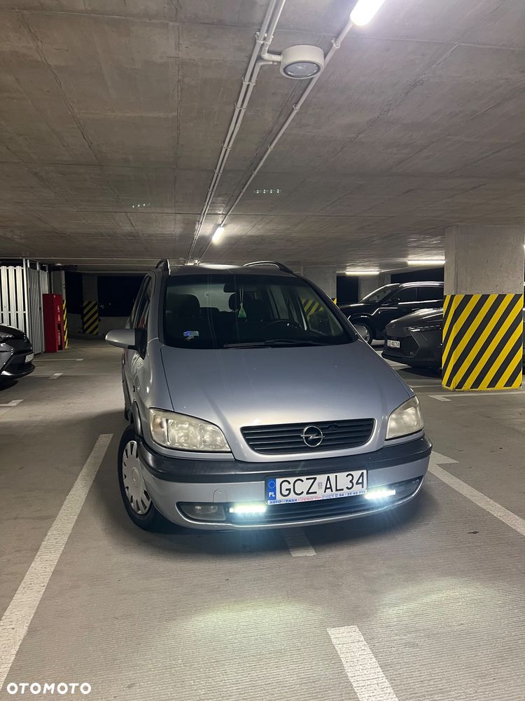 Opel Zafira 2002 photo 2