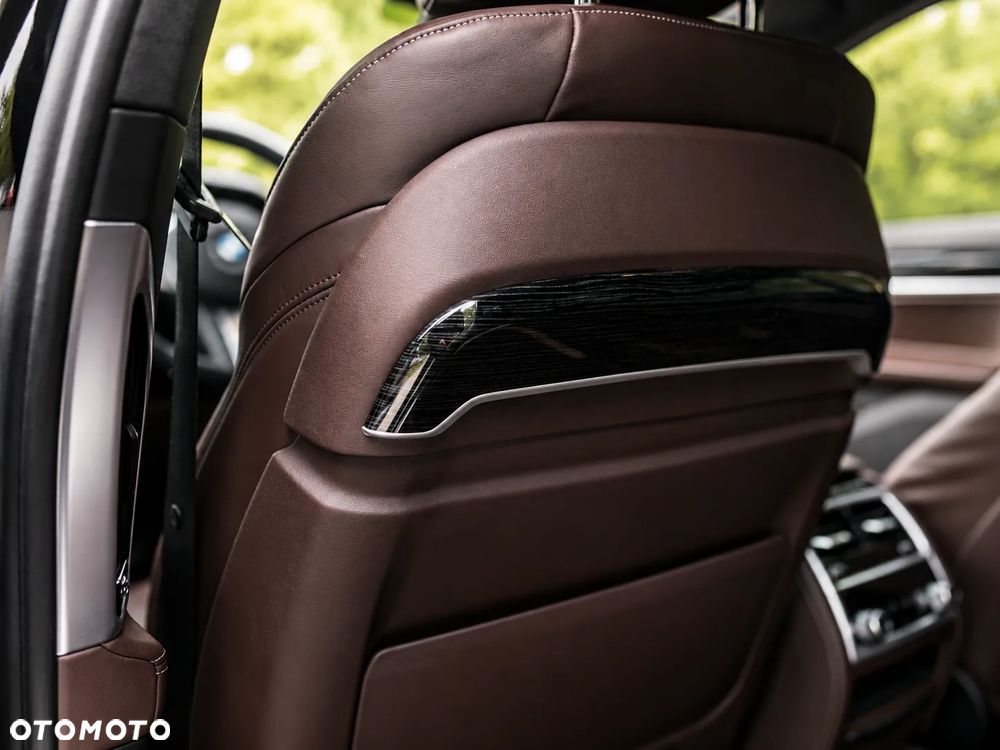 BMW Seria 7 750i xDrive - 22