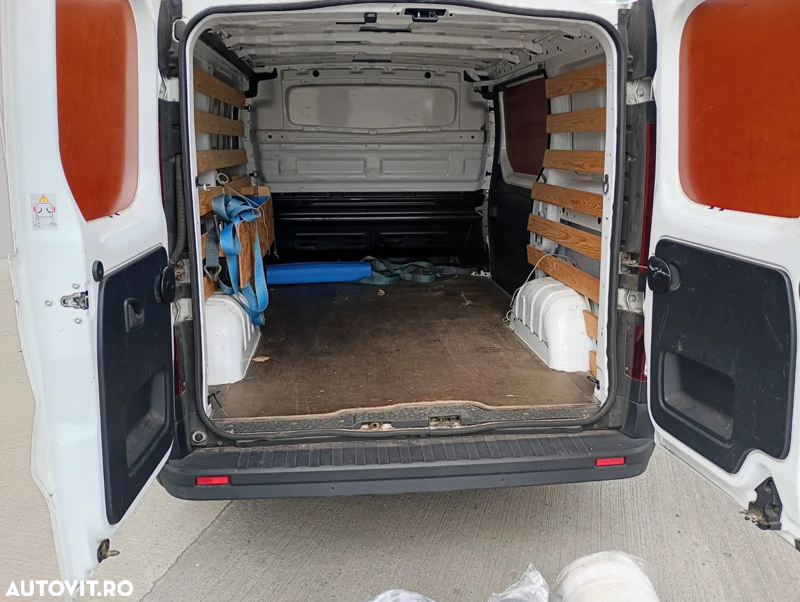Opel Vivaro - 8