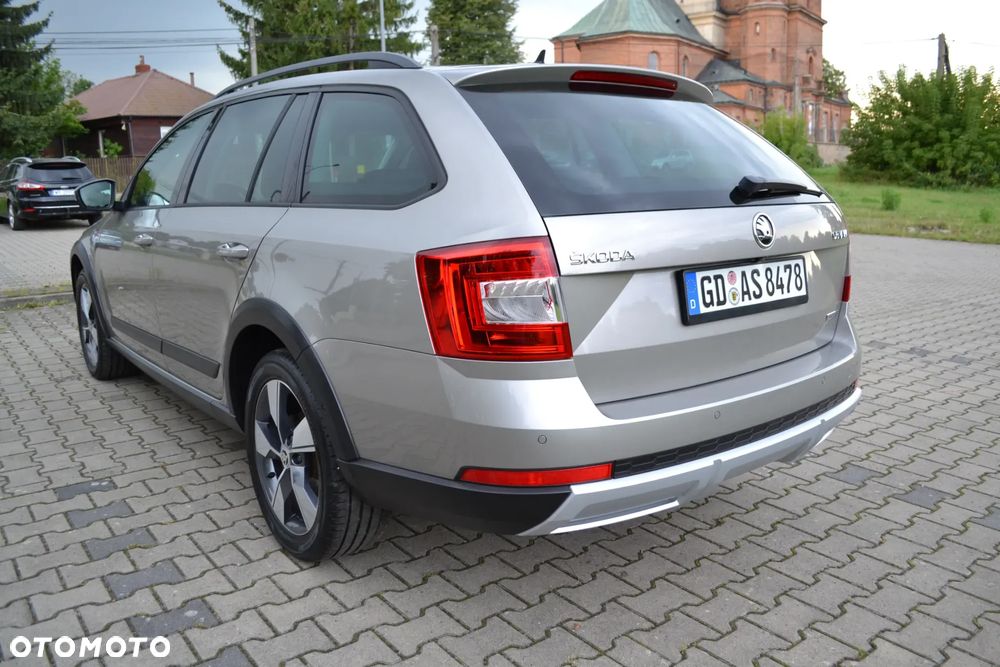 Skoda Octavia Combi 2.0 TDI 4x4 DSG Scout - 7