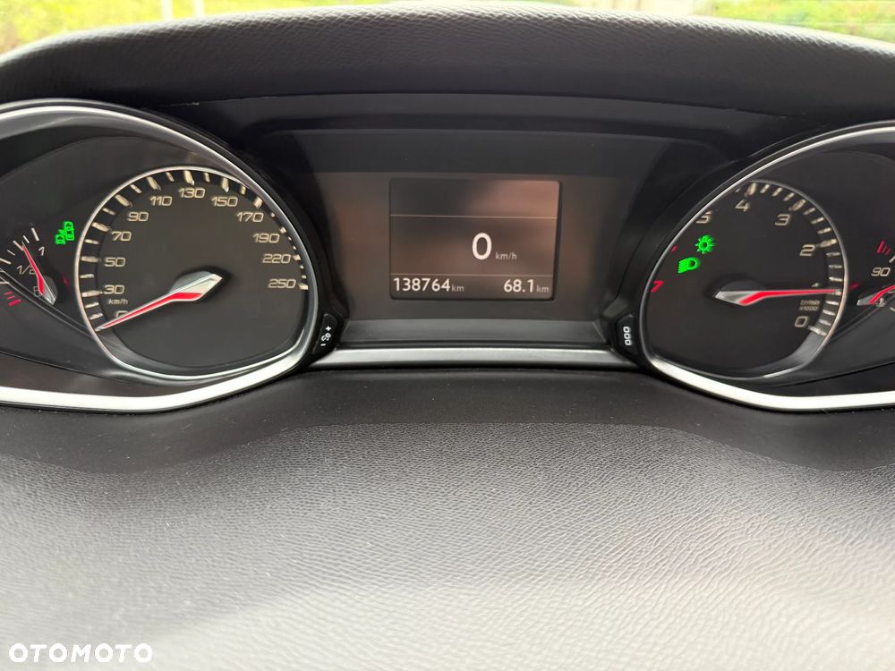 Peugeot 308 1.2 PureTech Allure S&S - 10