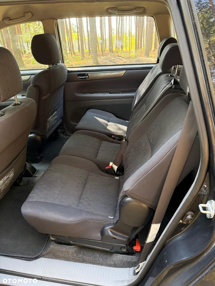 Toyota Avensis Verso D-4D - 4