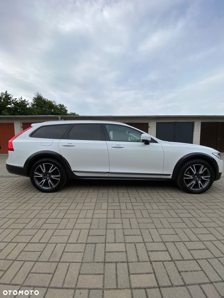 Volvo V90 Cross Country - 4