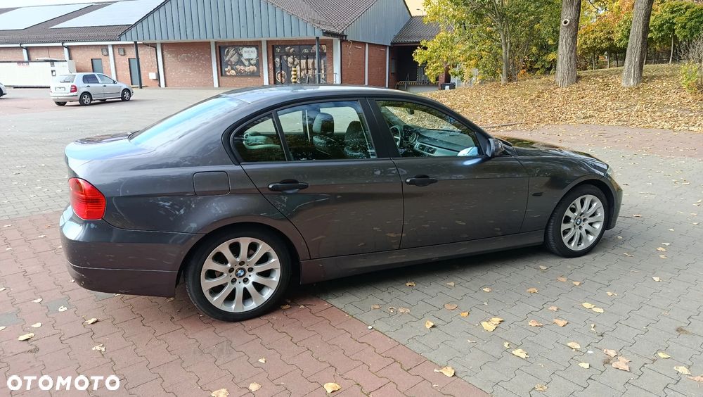 BMW Seria 3 318i - 9