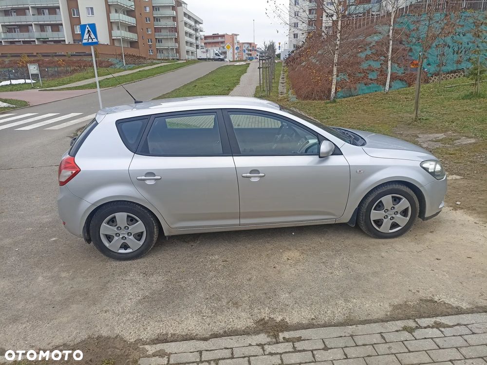 Kia Ceed - 4