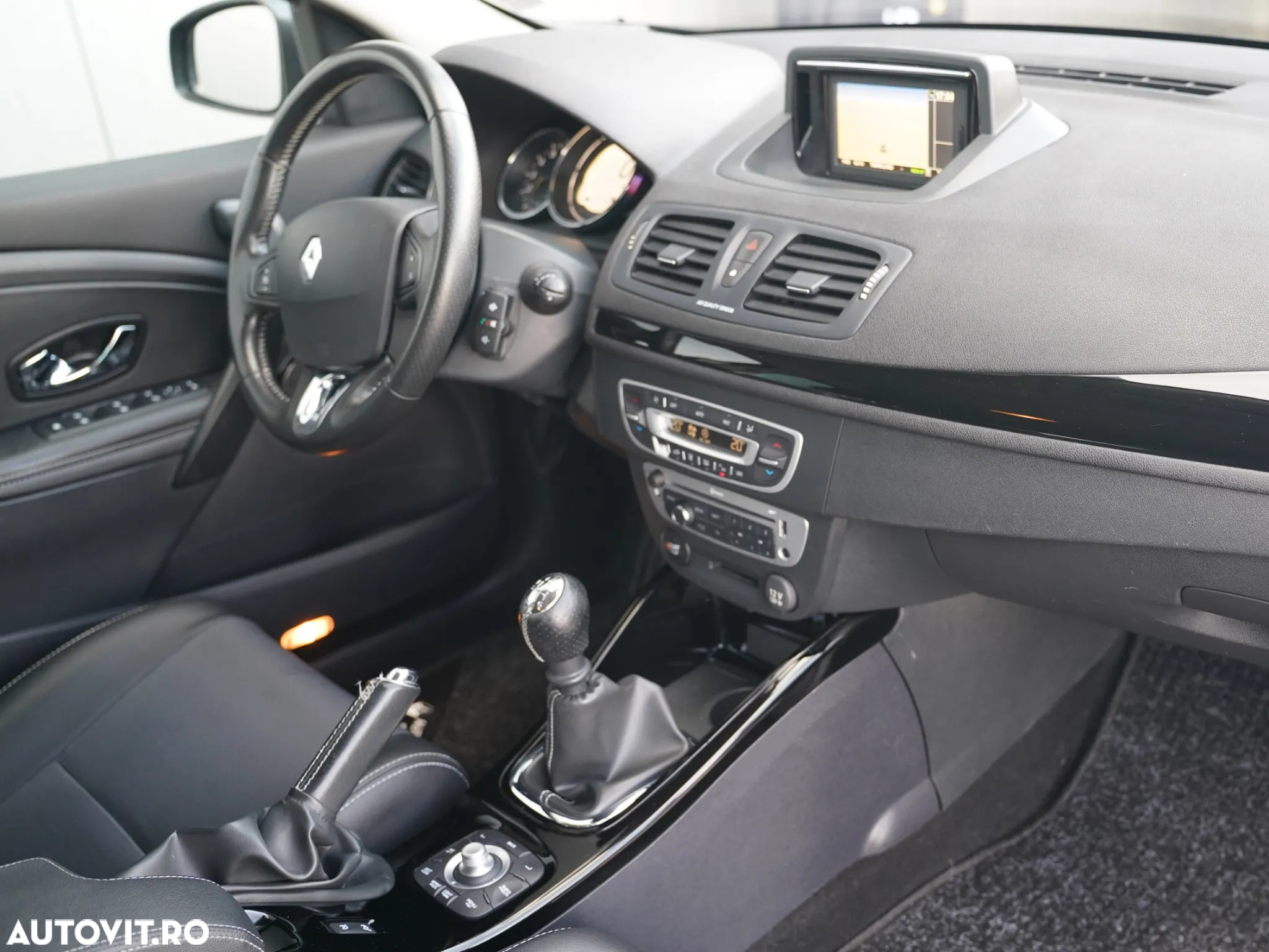Renault Megane Grandtour TCe 130 Bose Edition - 19