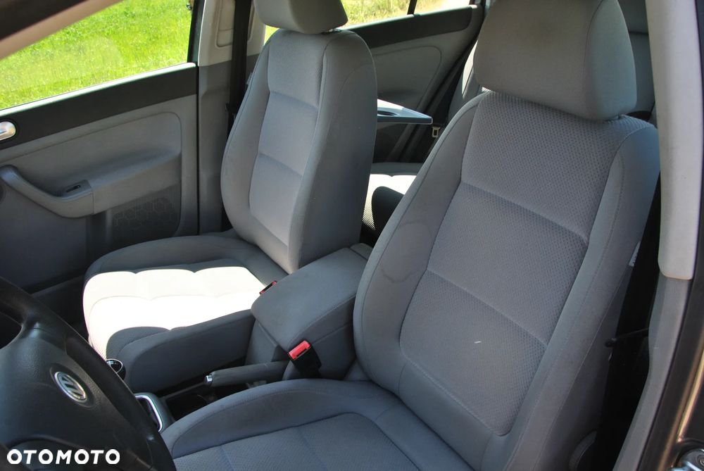 Volkswagen Golf Plus 1.6 FSI Comfortline - 34