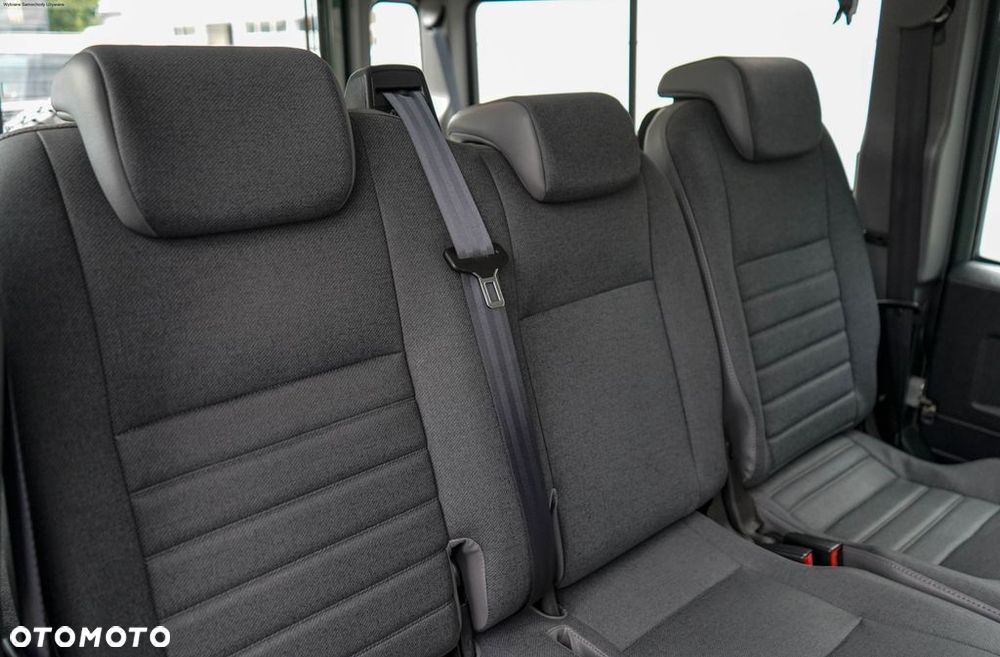 Land Rover Defender - 31