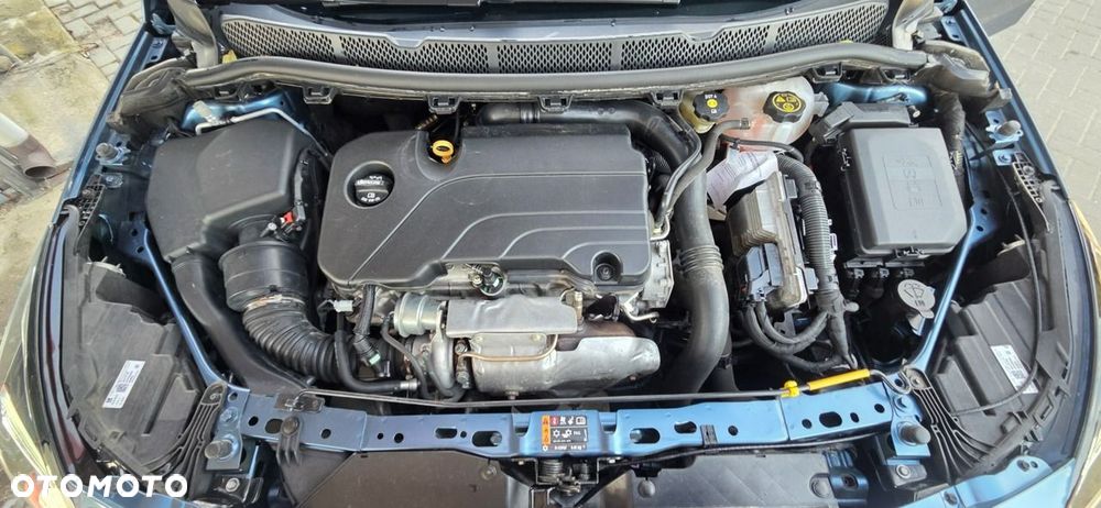 Opel Astra 1.4 T Dynamic S&S - 41