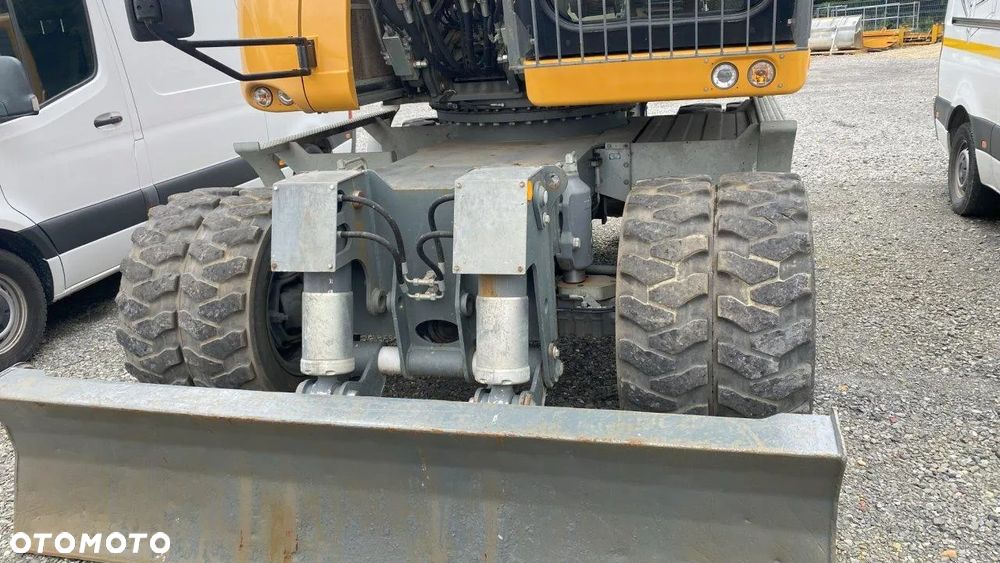 Liebherr A 913 Compact - 8