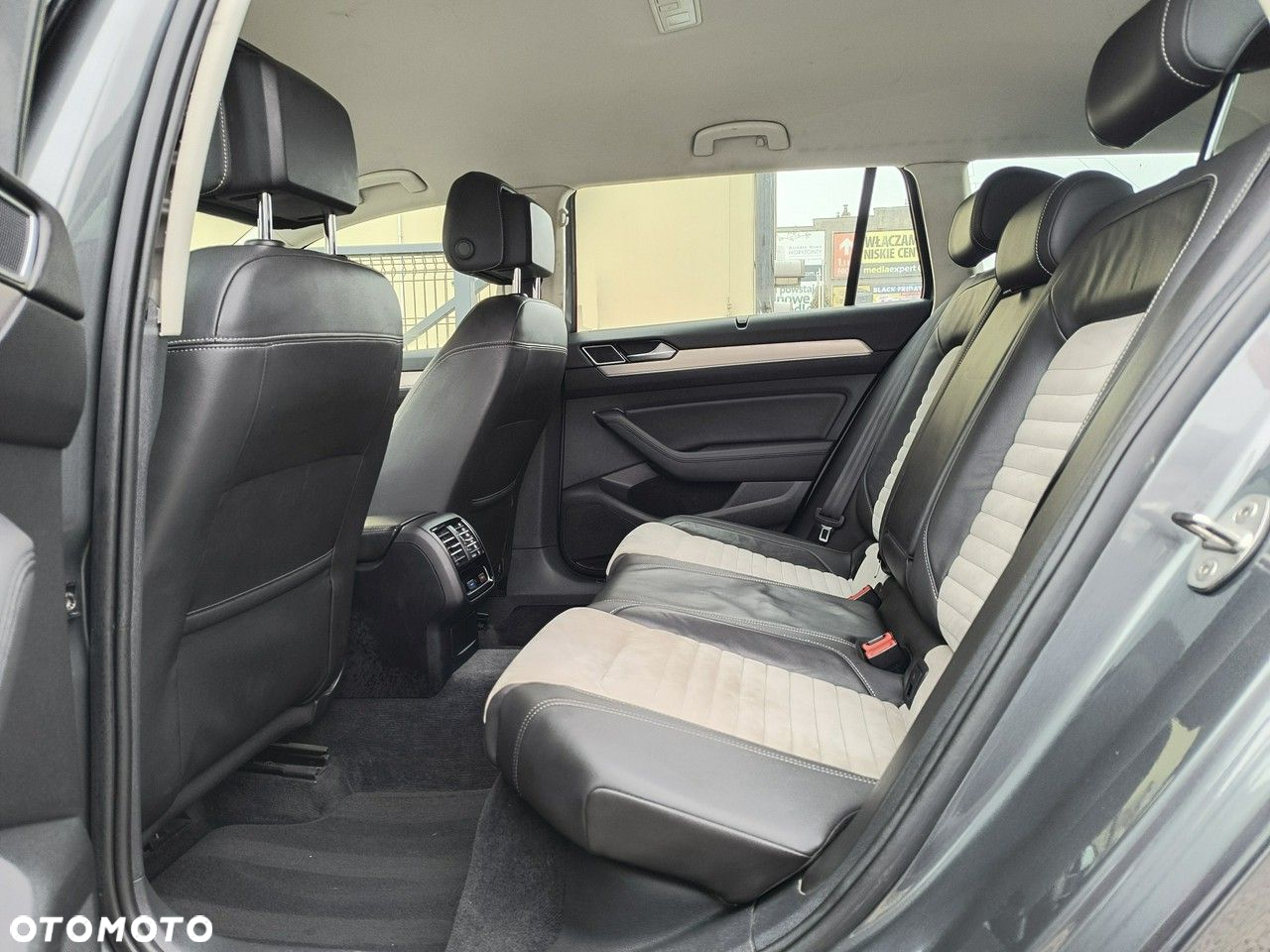 Volkswagen Passat Variant 2.0 TDI (BlueMotion Technology) Comfortline - 11