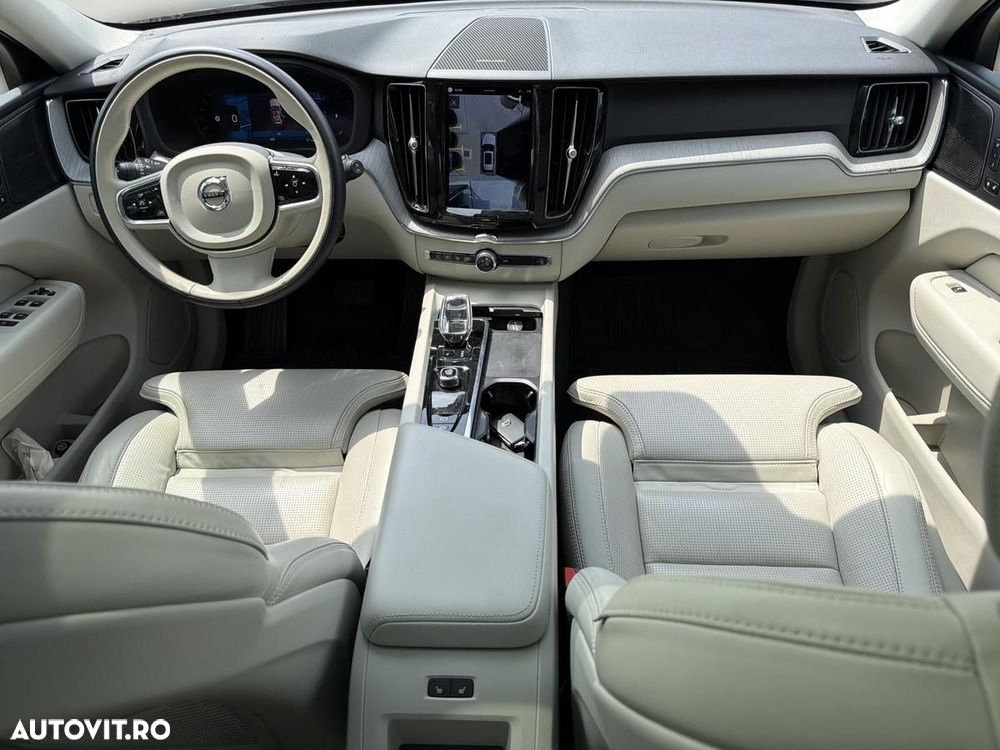 Volvo XC 60 B5 AT AWD MHEV Plus Dark - 13