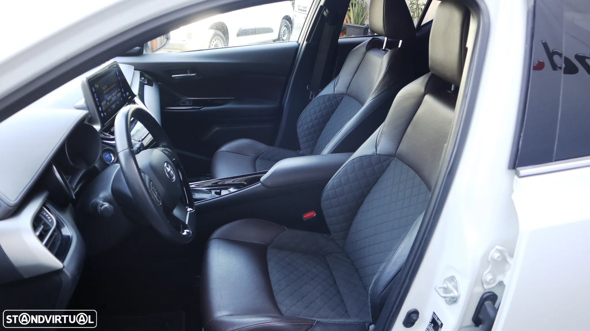 Toyota C-HR 1.8 HSD Exclusive+P.Luxury - 17