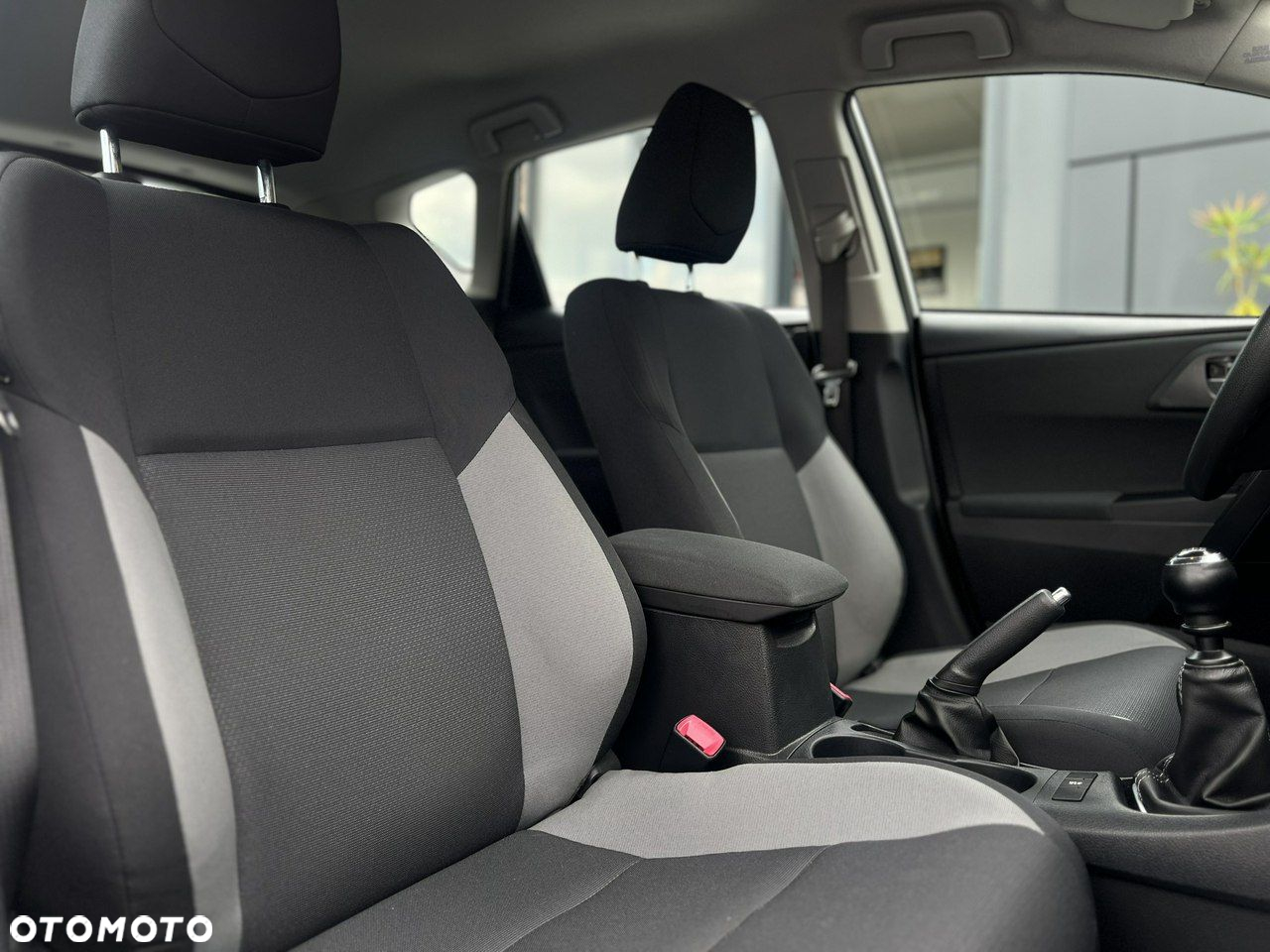 Toyota Auris 1.33 VVT-i Comfort - 28