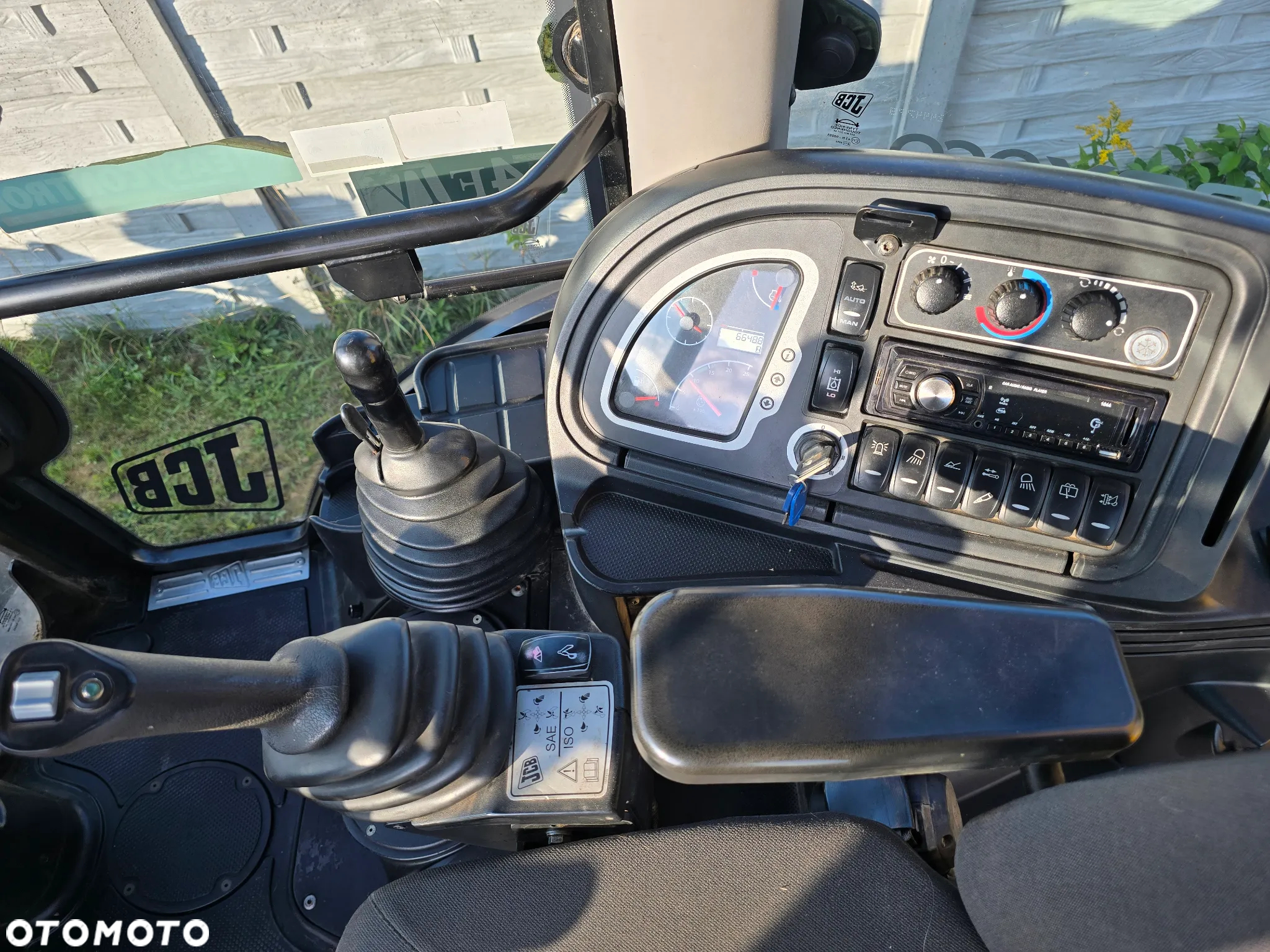 JCB - 7