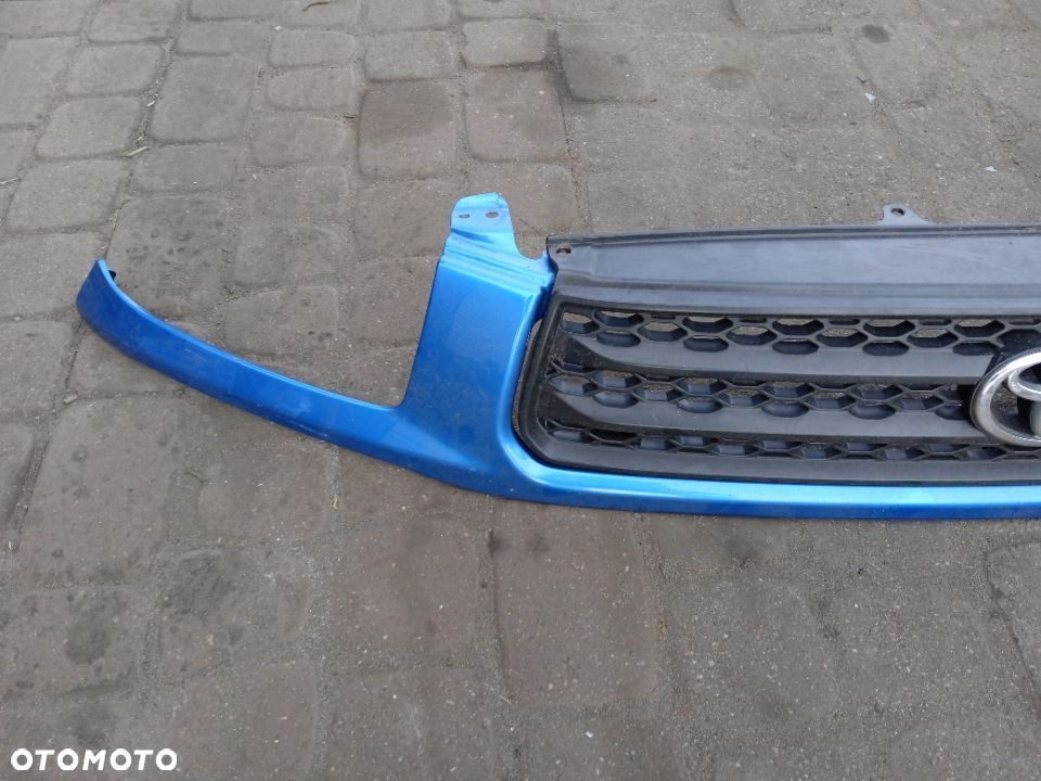 ATRAPA Z LISTWĄ TOYOTA RAV-4 00-06 - 2