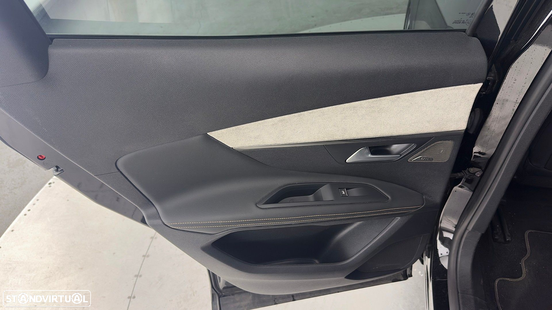 Peugeot 3008 1.6 Hybrid GT Pack e-EAT8 - 43