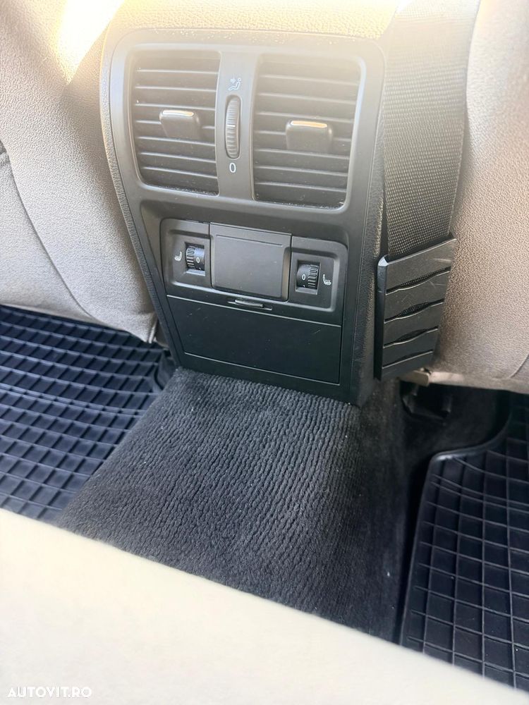 Volkswagen Passat 2.0 TDI DPF DSG Comfortline - 10