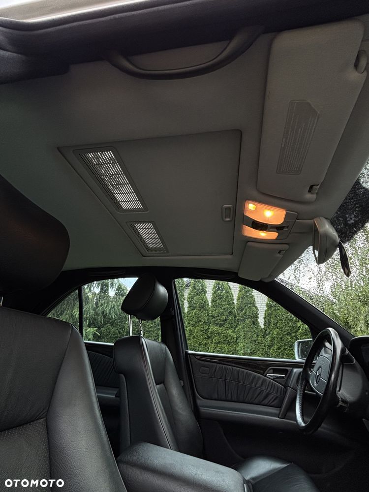 Mercedes-Benz Klasa E 320 T 4-Matic Avantgarde - 22