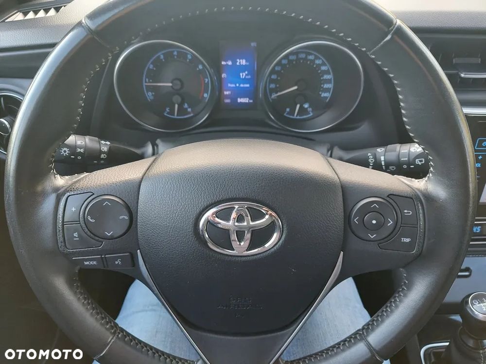 Toyota Auris 1.6 Premium - 17