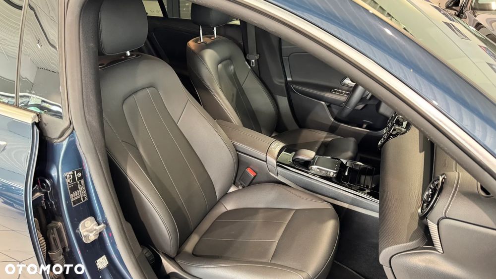 Mercedes-Benz CLA 180 Progressive 7G-DCT - 30