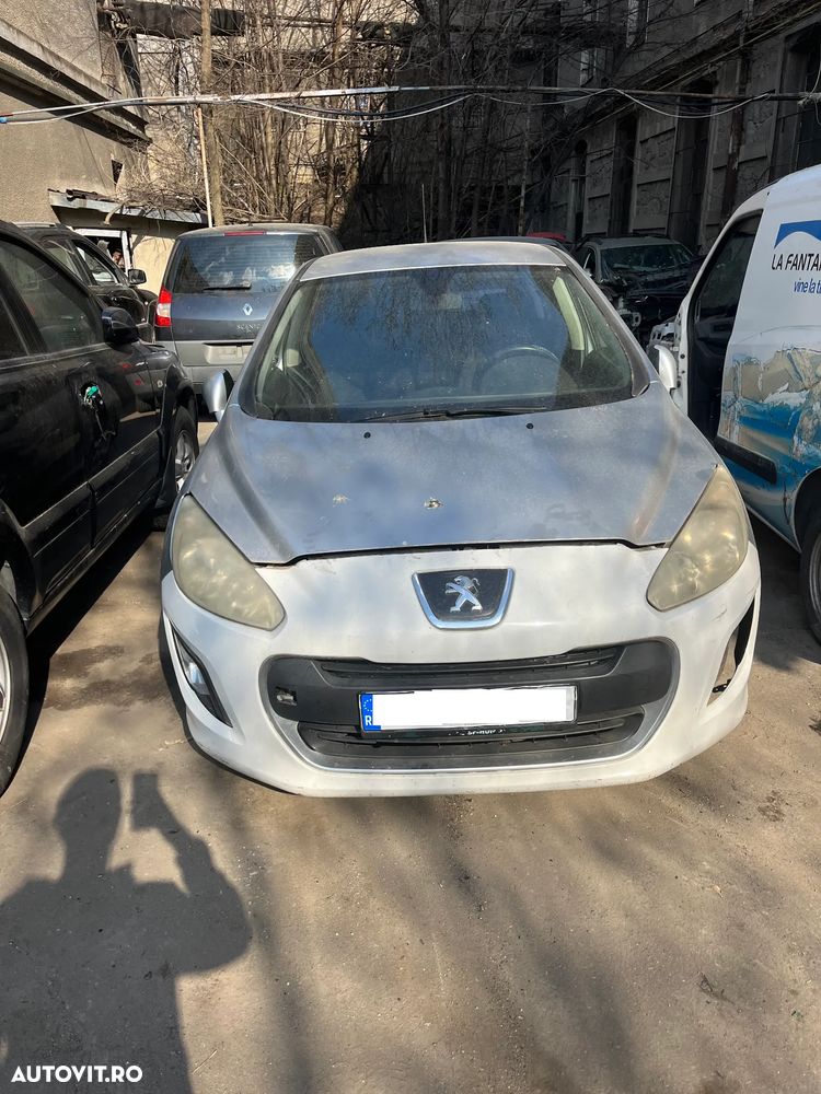 Dezmembrez Peugeot 308 1,6 HDI 2012 facelift - 8