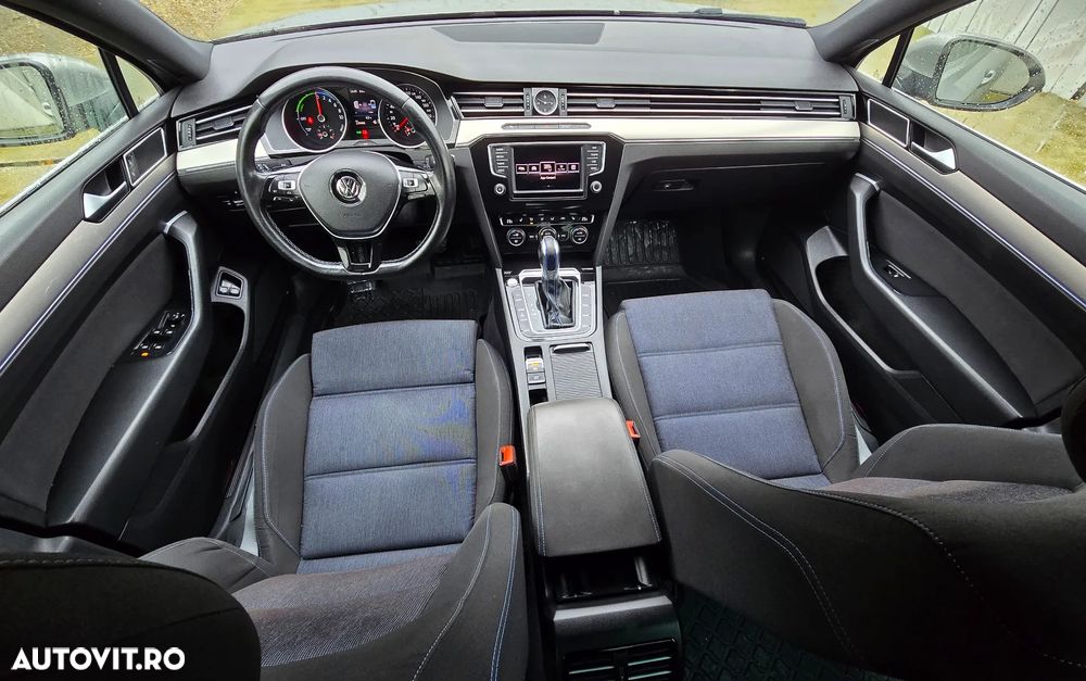 Volkswagen Passat - 13