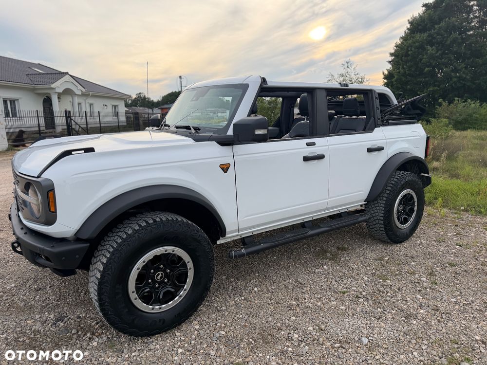 Ford Bronco - 4