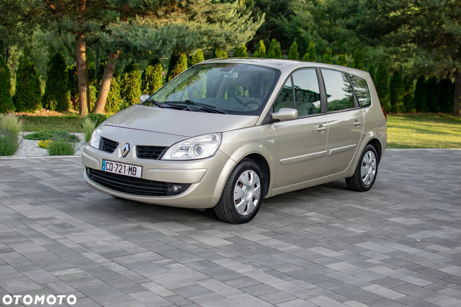 Renault Grand Scenic - 8
