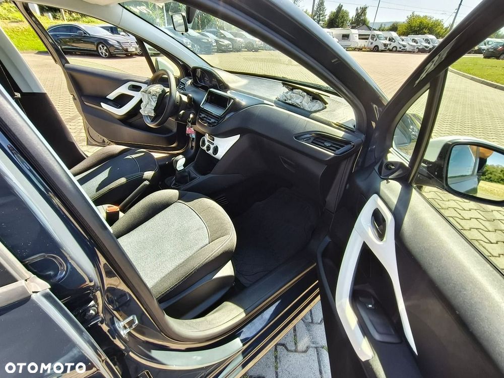 Peugeot 208 - 15