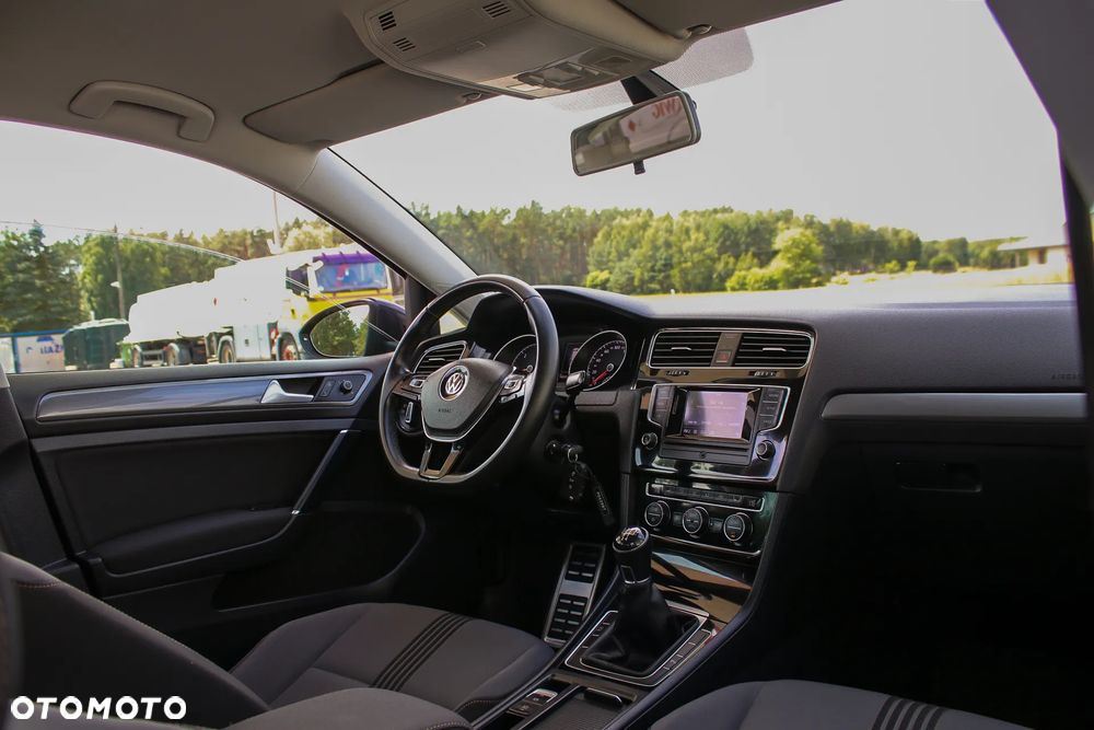 Volkswagen Golf 1.6 TDI BlueMotion Technology Allstar - 36