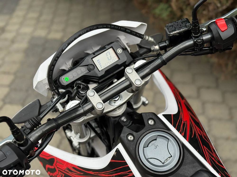 Yamaha WR - 28