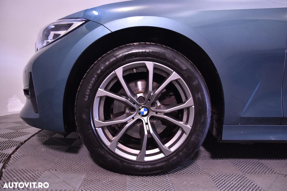 BMW Seria 3 320d Touring xDrive Aut. - 12