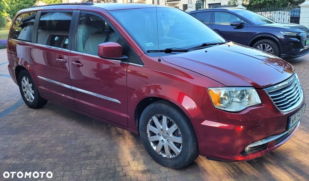 Chrysler Town & Country - 17