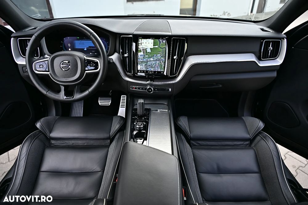 Volvo XC 60 B4 MHEV AT8 AWD R-Design - 32
