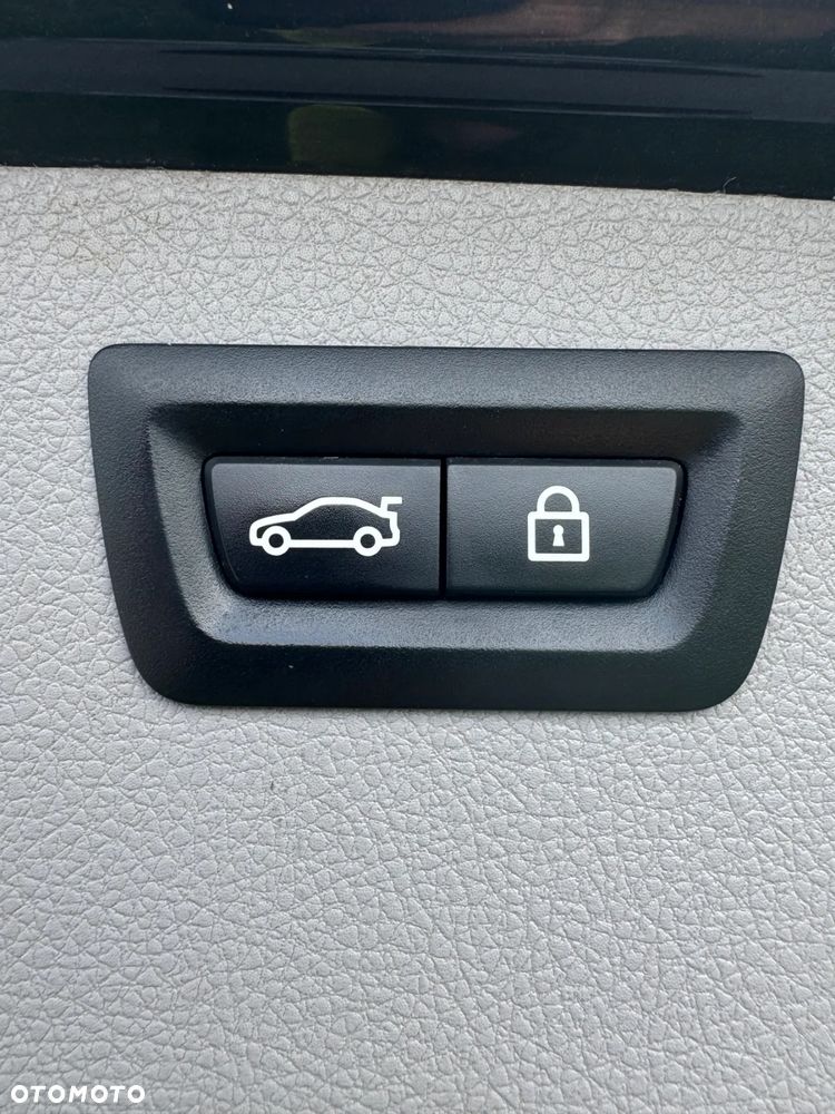 BMW Seria 3 318d Sport Line - 11