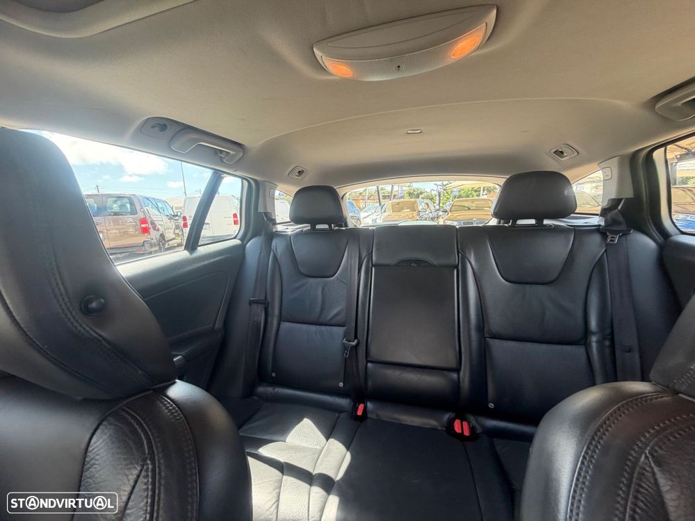 Volvo V60 2.4 D6 Momentum AWD Phev - 15