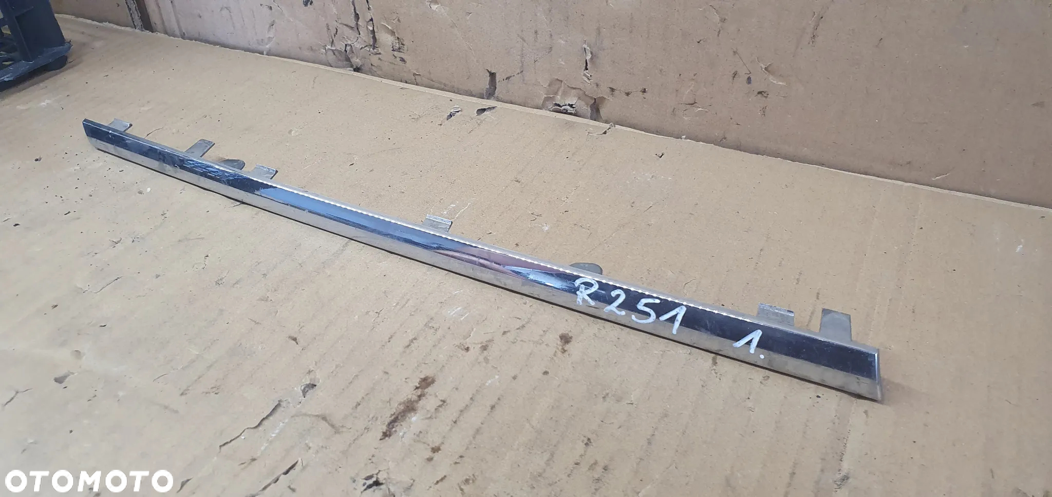 Listwa chrom Grilla atrapy Mercedes R-Klasa W251 A2518880285 - 3
