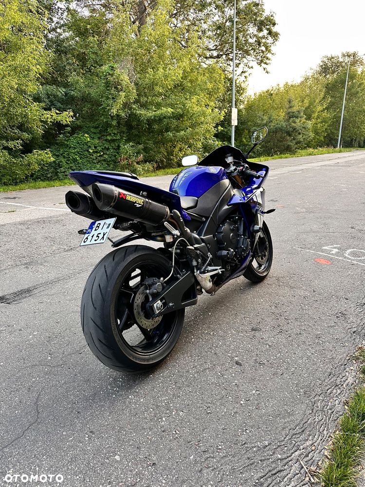 Yamaha R1 - 4