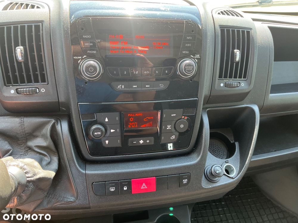 Peugeot jumper - 9