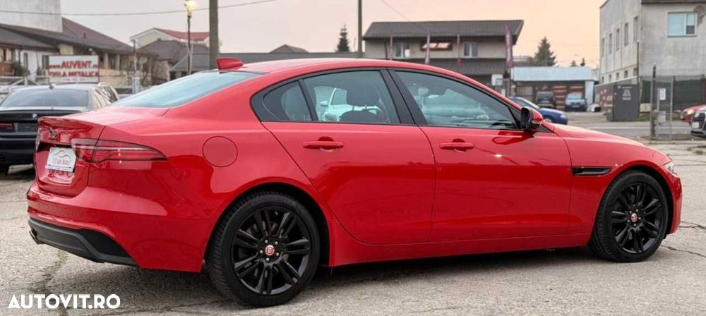 Jaguar XE D200 RWD MHEV R-Dynamic S - 9