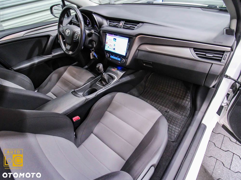 Toyota Avensis 2017 photo 4