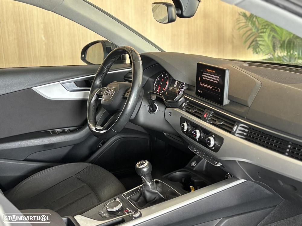 Audi A4 2.0 TDI Business Line - 4