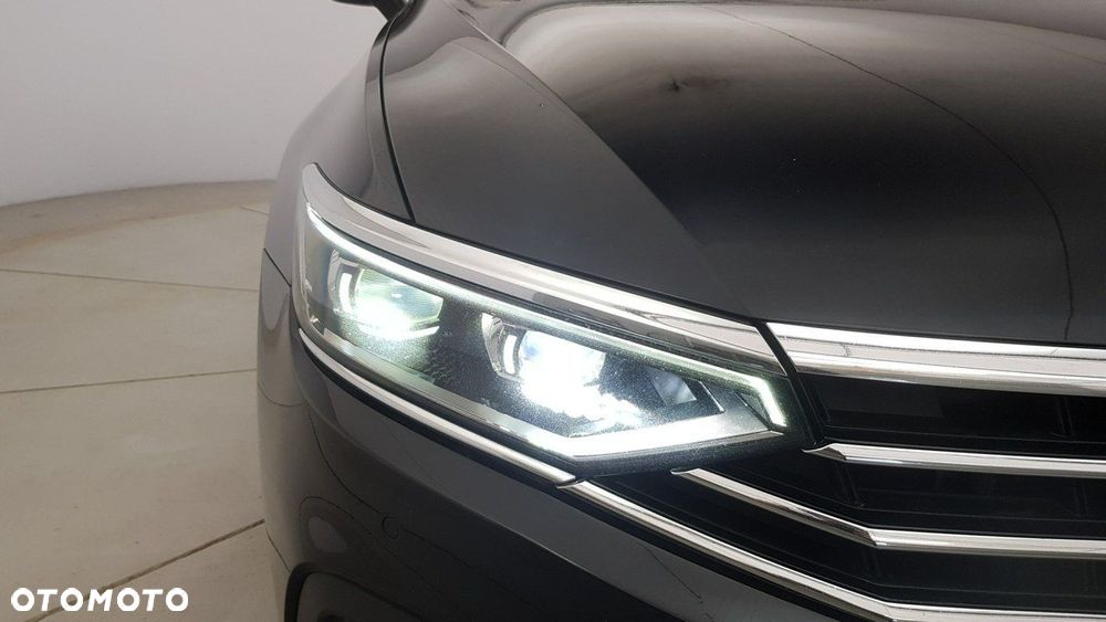 Volkswagen Passat - 11
