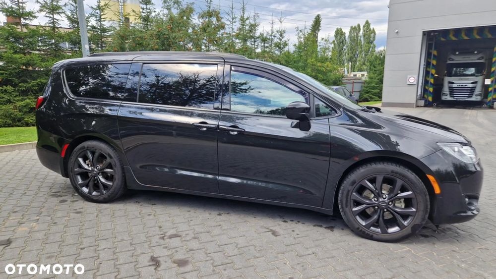 Chrysler Pacifica - 13