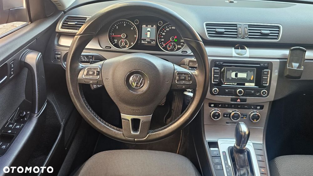 Volkswagen Passat - 18