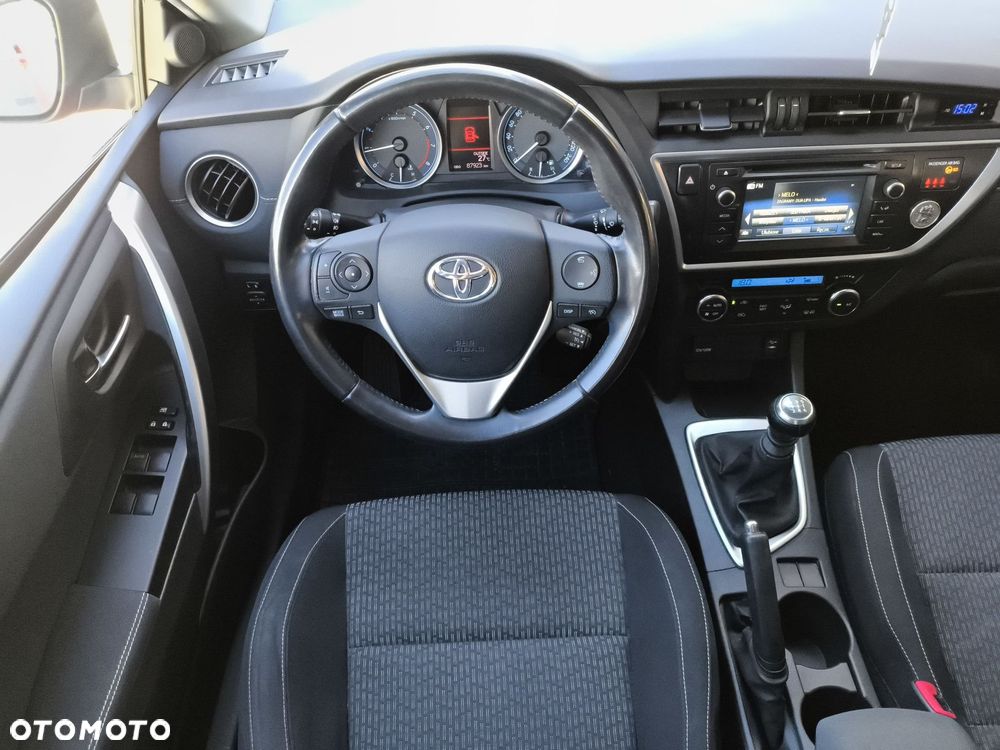 Toyota Auris 1.6 Premium - 28