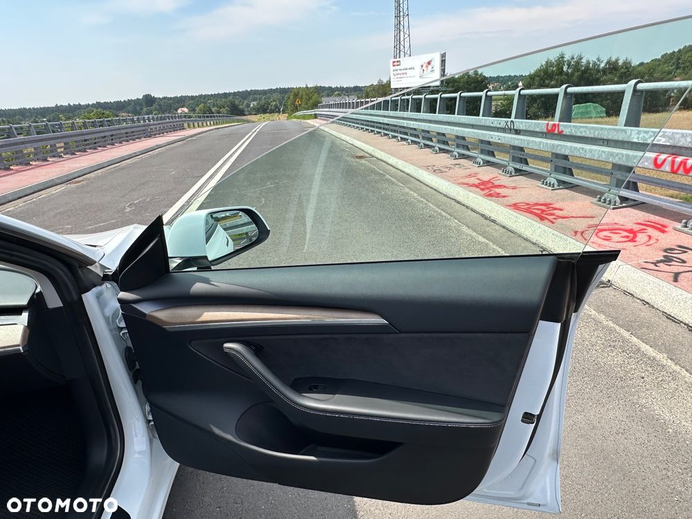 Tesla Model 3 - 16